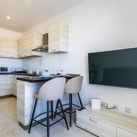 Modern 1 Bedroom For Family With Sofa Bed - By Solea Apartman *