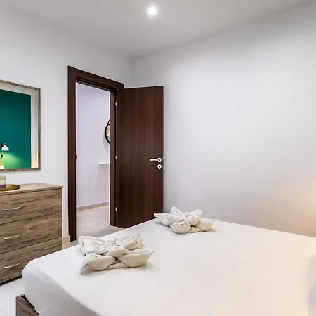 Apartment Modern 1 Bedroom For Family With Sofa Bed - By Solea San Gwann